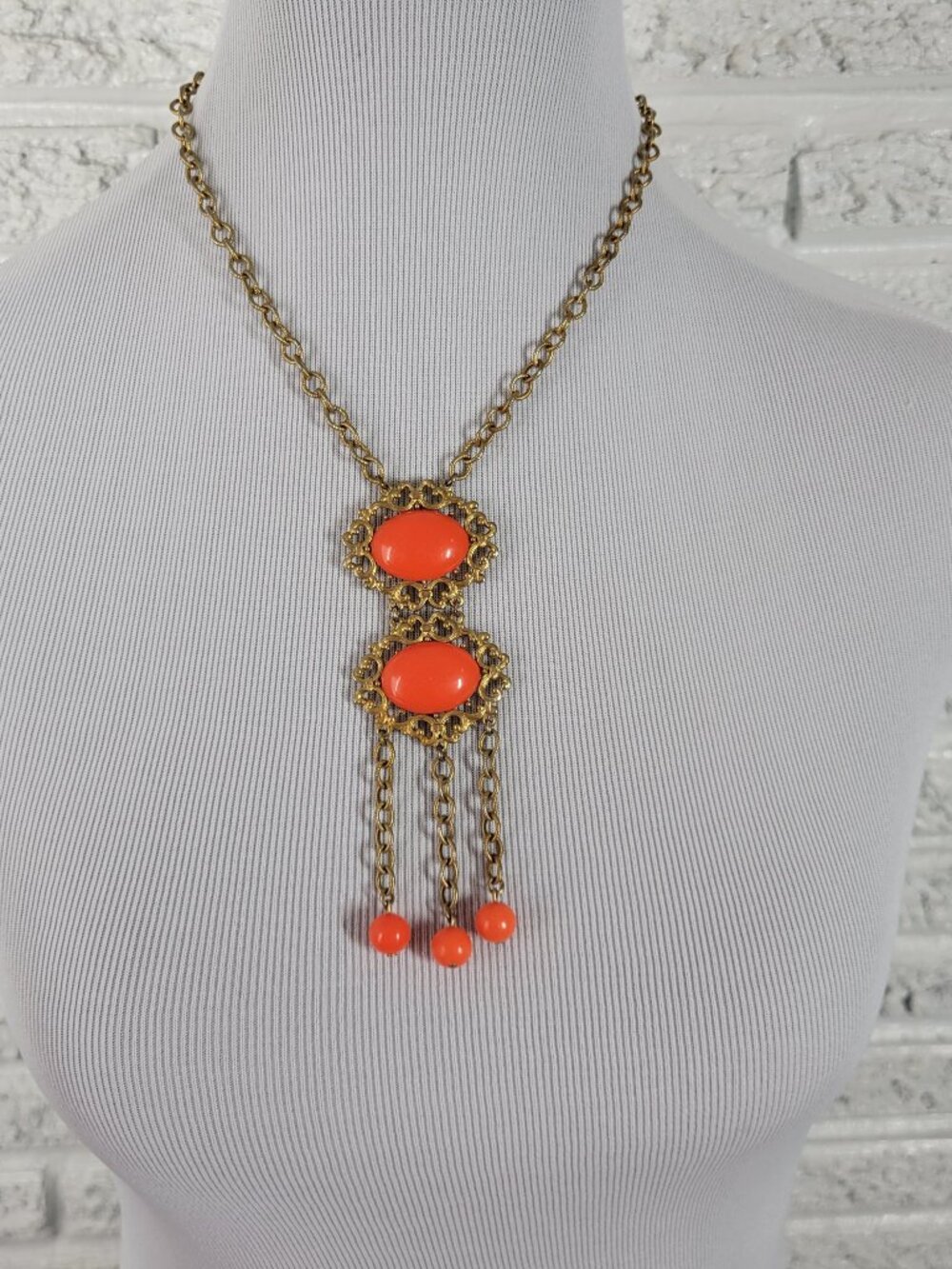 Vintage 60s Gold Tone Boho Tassel Pendant Necklace Burnt Orange Statement N26E
